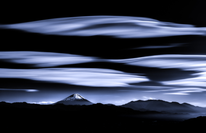 【雲の流れが柔らかくスイングするジャズののよう】、[HP] https://www.takashi-artfuji.com
[FB Page] https://www.facebook.com/Takashi.ArtFuji/